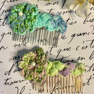 SET OF 2 HAIR COMBS HANDMADE FLORAL CROCHET TOPPING IN SOFT PASTEL COLORS